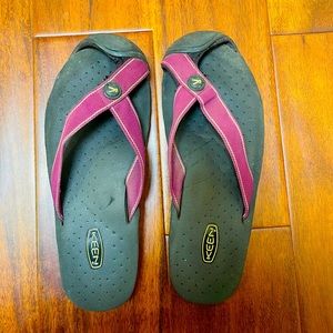 Keen covered toe slipper